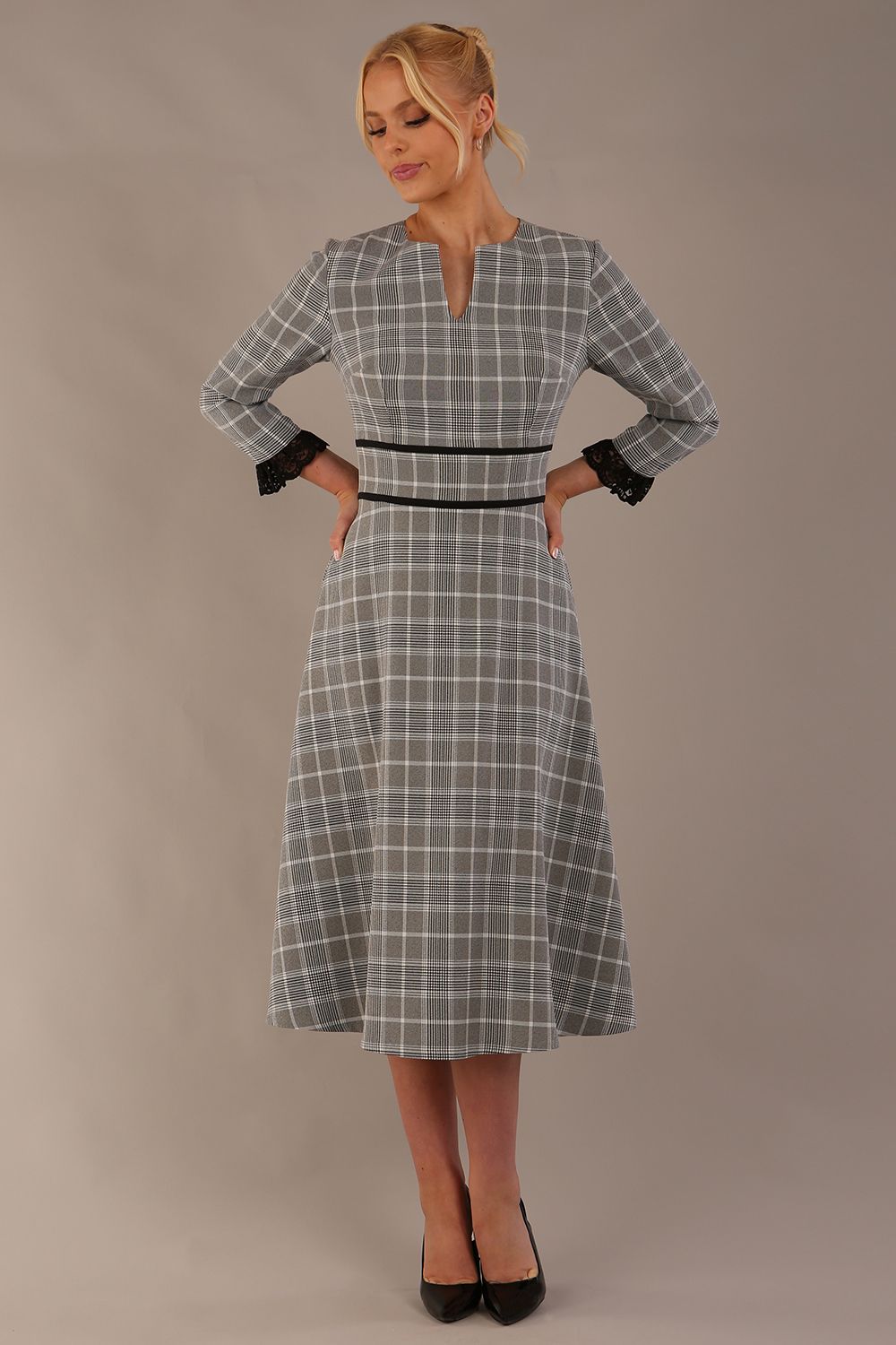 Hendricks V-Neck Check Midi Dress – Diva Catwalk, image 11