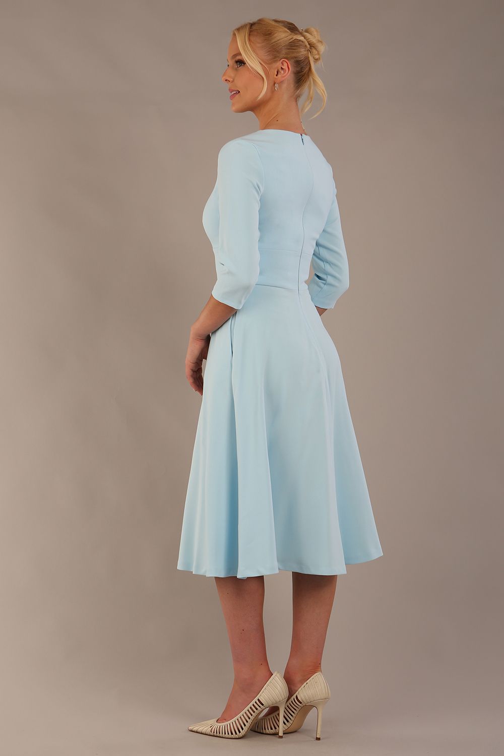 model is wearing diva catwalk casares swing dress with a keyhole neckline three quarter sleeve dress with pocket detail in sky blue back side (Sky Blue)