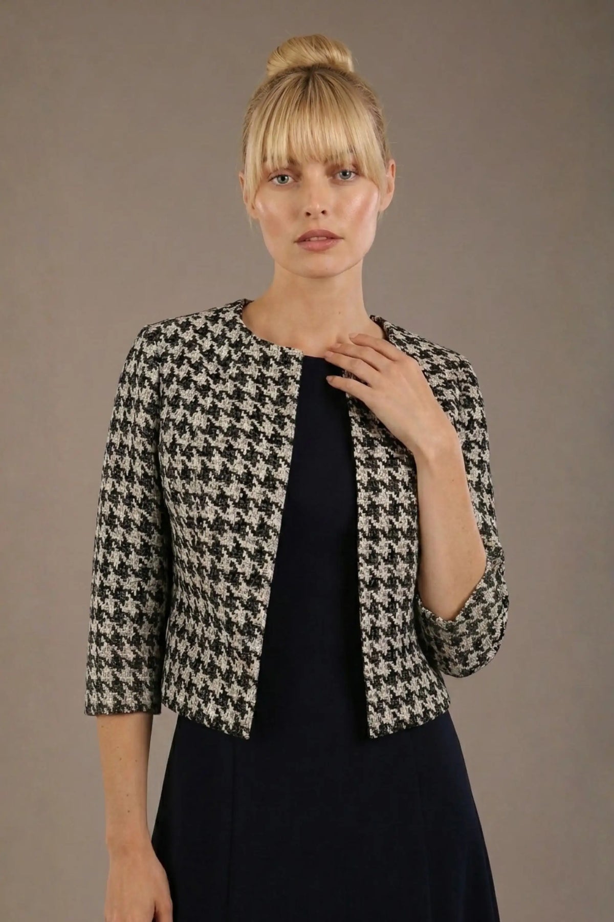 Kaira Cropped Dogtooth Stretch Jacket – Diva Catwalk, image 20