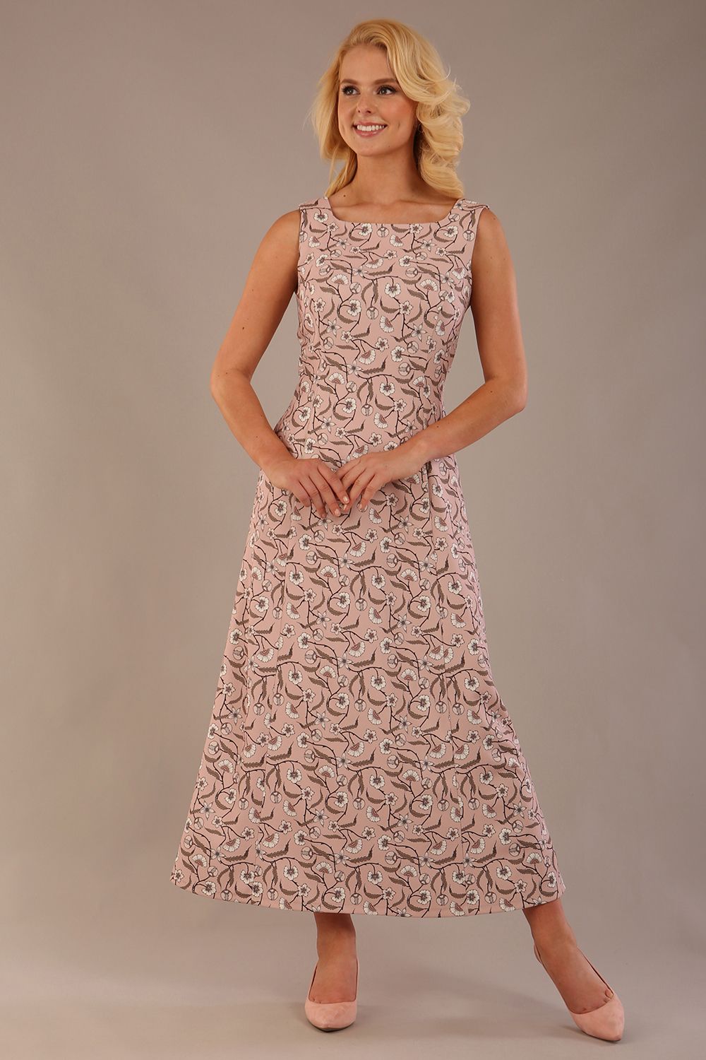 blonde model is wearing a 7000 diva catwalk Glyndebourne Sleeveless Square Neck Maxi Dress in tudor vine print with pockets front