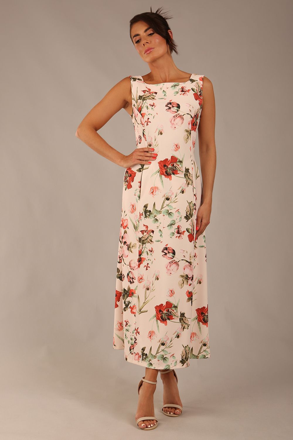 brunette model is waering a 7000 diva catwalk Glyndebourne Sleeveless Square Neck Maxi Dress in Rose Blush Print with pockets front