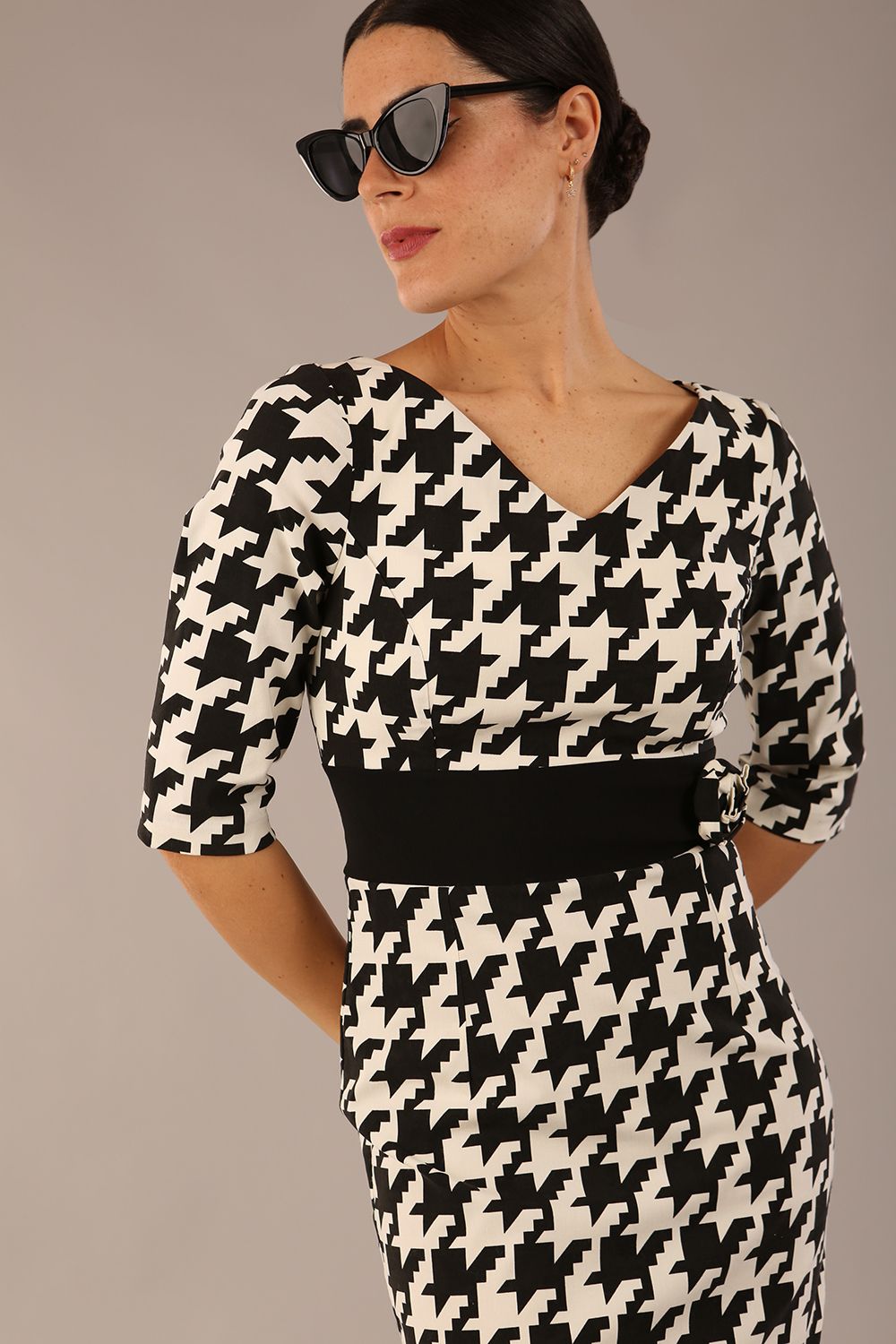 OP-ART V-Neck Sleeved Monochrome Pencil Dress – Diva Catwalk, image 11