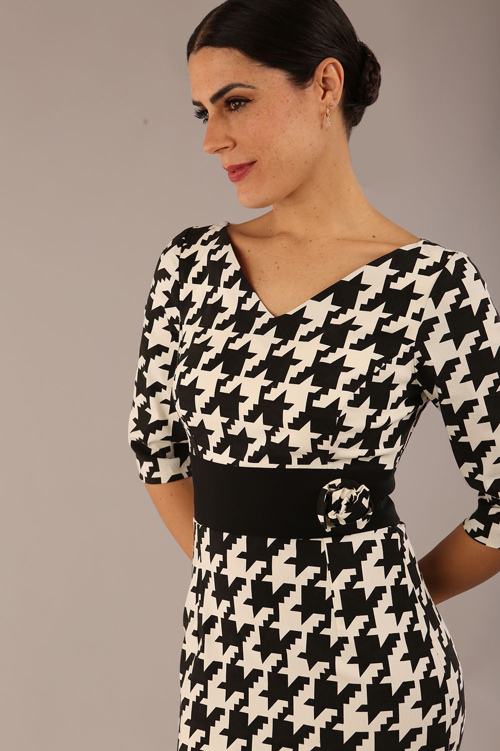 OP-ART V-Neck Sleeved Monochrome Pencil Dress – Diva Catwalk, image 14