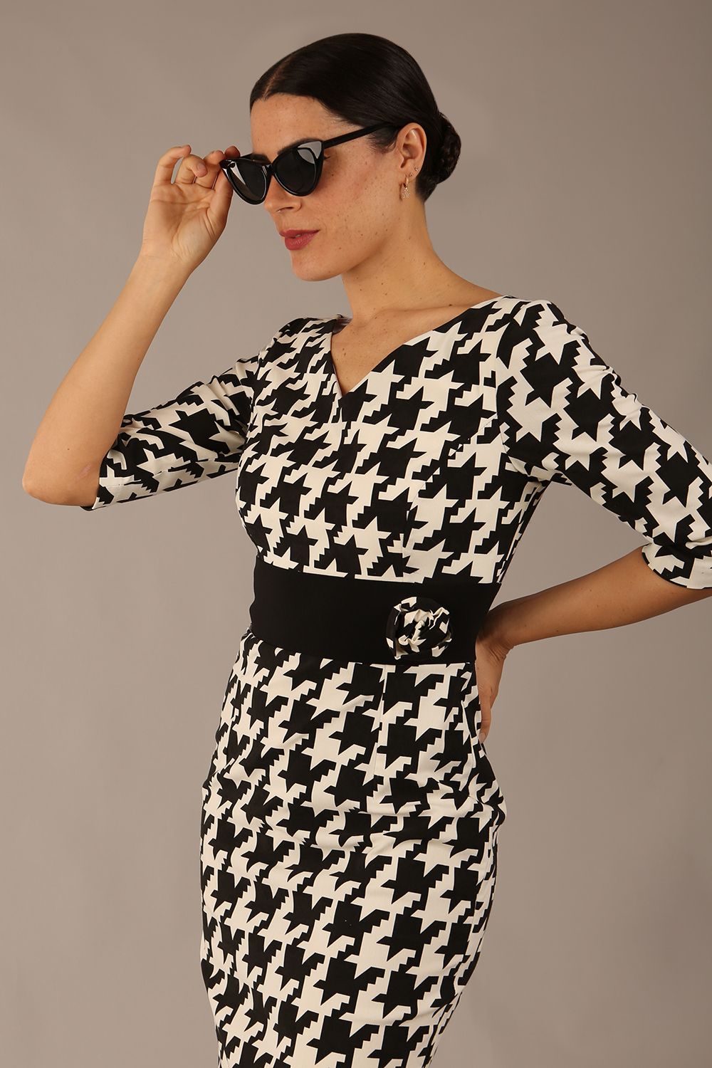 OP-ART V-Neck Sleeved Monochrome Pencil Dress – Diva Catwalk, image 15