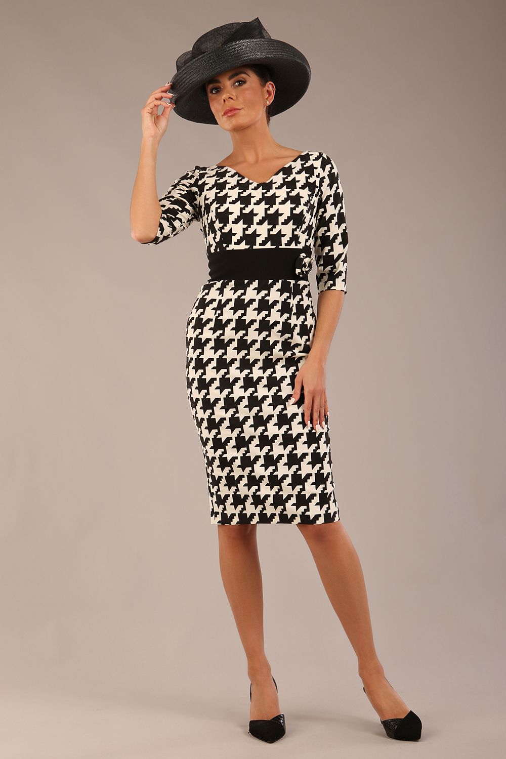 OP-ART V-Neck Sleeved Monochrome Pencil Dress – Diva Catwalk, image 3