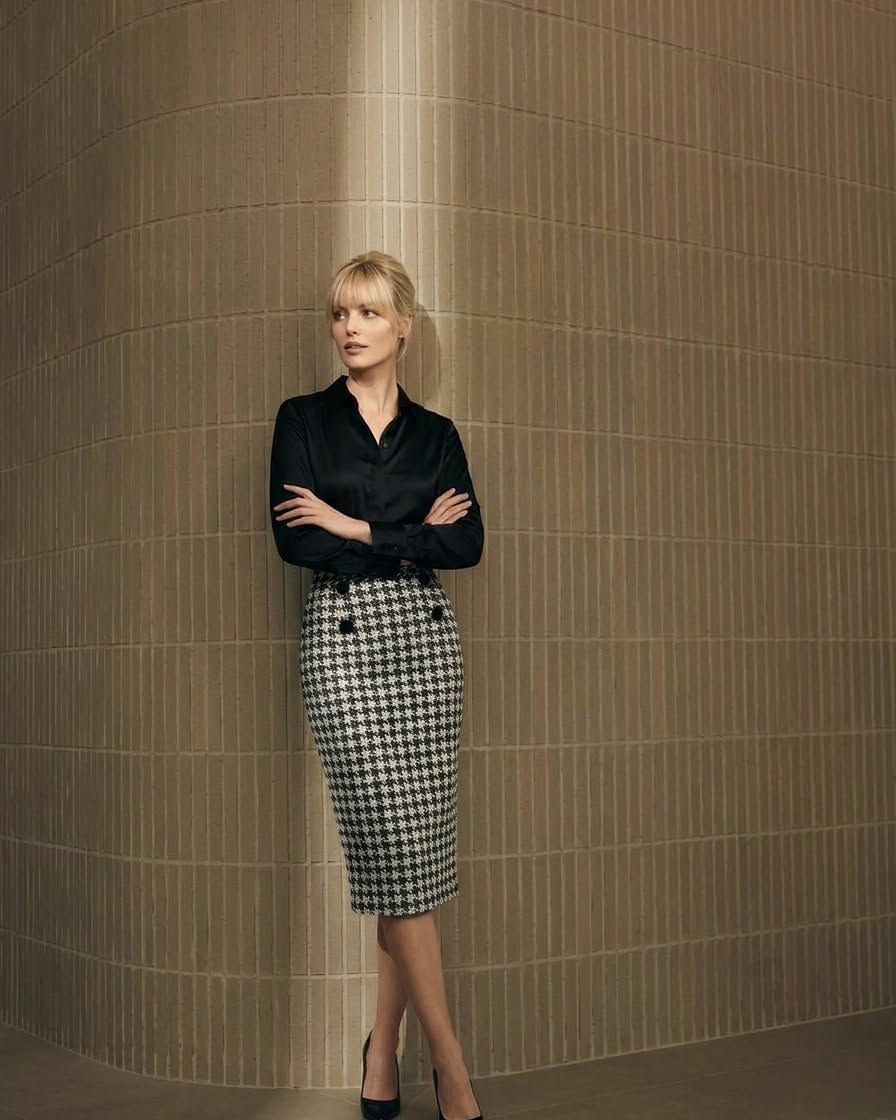 Solara Dogtooth Stretch Pencil Skirt in Houndstooth print – Diva Catwalk, image 26