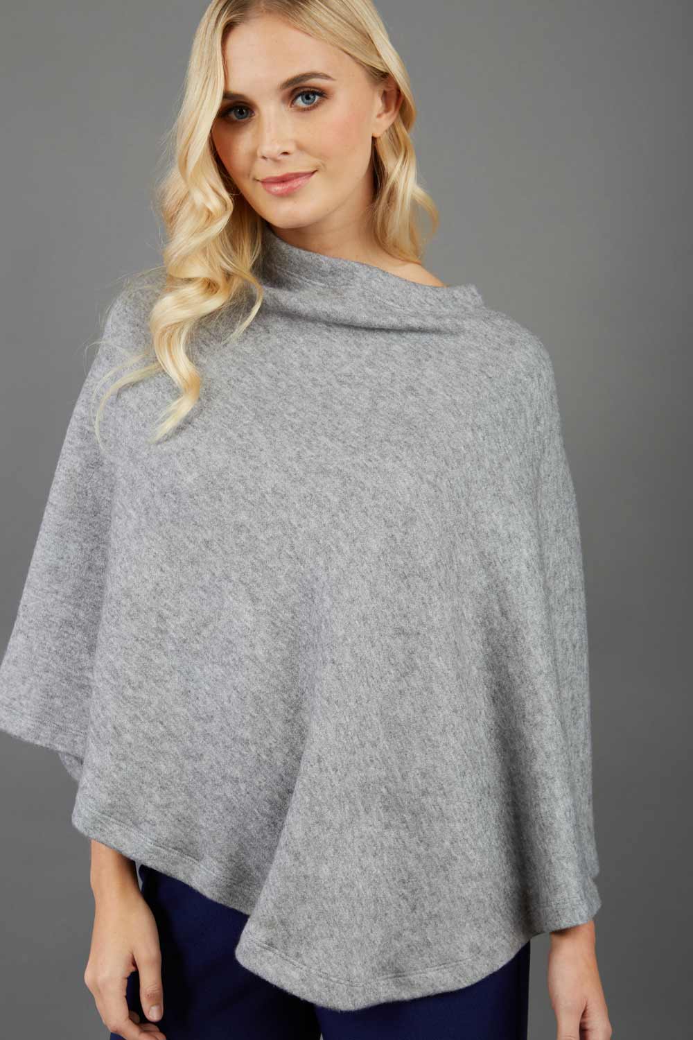 Rosalia Tricot Poncho – Diva Catwalk, image 7